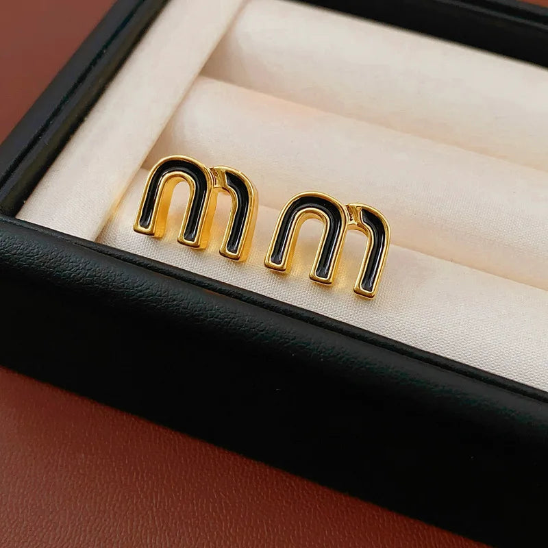 mm Buchstabe Ohrstecker